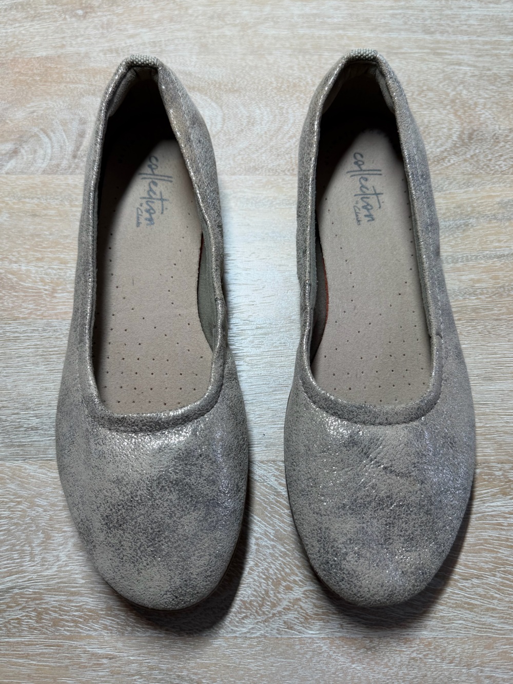 Clarks Collection Gracelin Vail Metallic Soft Gold Ballet Flats Size 6